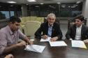 Em Londrina, em encontro com o prefeito Marcelo Belinati, a Fomento Paraná renovou o acordo de cooperação para que o município volte a ter agentes de crédito atuando para oferecer financiamentos de microcrédito para apoiar os pequenos negócios. 