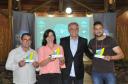 Agentes de crédito que se destacaram no desempenho de suas atividades nos municípios paranaenses foram homenageados com a entrega do Prêmio Fomento Paraná e Sebrae-PR de Microcrédito – 2017. Vencedores da categoria Agente Revelação.