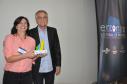 Agentes de crédito que se destacaram no desempenho de suas atividades nos municípios paranaenses foram homenageados com a entrega do Prêmio Fomento Paraná e Sebrae-PR de Microcrédito – 2017. Luciana Dani, agente de crédito em Francisco Beltrão, venceu na categoria Agente Revelação.