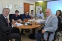 O prefeito Moiseis Branco da Silva e o presidente da Fomento Paraná, Vilson Ribeiro de Andrade, assinaram nesta quinta-feira (14) dois contratos, no valor de R$ 1 milhão para pavimentação de vias urbanas e R$ 500 mil para aquisição de uma motoniveladora, para conservação da malha de estradas rurais do município.