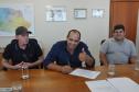 O prefeito Moiseis Branco da Silva e o presidente da Fomento Paraná, Vilson Ribeiro de Andrade, assinaram nesta quinta-feira (14) dois contratos, no valor de R$ 1 milhão para pavimentação de vias urbanas e R$ 500 mil para aquisição de uma motoniveladora, para conservação da malha de estradas rurais do município.