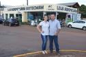 Loja de produtos agropecuários buscou financiamento da instituição para melhorar estoque de insumos. Na imagem, Simone Farias e Silvio Silveira Junior, sócios da empresa.