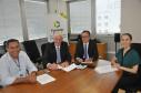 Prefeito de Guaíra, Heraldo Trento, assina contrato de financiamento com a Fomento Paraná.