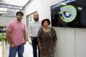 Rafael Sabetzki, engenheiro eletricista, Guido Petinelli e Sandra Pinheiro, arquitetos e diretores da empresa Petinelli Engenharia. A empresa projeta construções de forma integrada, para reduzir o consumo de energia e o impacto ambiental em edificações. 
Foto: Arnaldo Alves / ANPr.