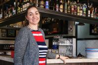 A empresária curitibana Maristela Canário pegou um financiamento para reformar o bar.