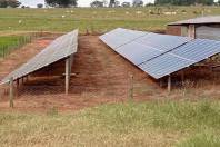 Painéis solares instalados em uma propriedade rural na cidade de Cianorte.
