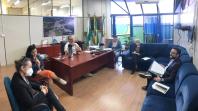 O prefeito Lucilei (Lula) Thomaz, de TEIXEIRA SOARES, recebeu a equipe acompanhado do secretário de Indústria e Comercio, Ricardo Basso, da futura agente de crédito Fabiele Costa