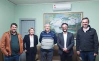 Heraldo Neves, Wellington Dalmaz e a assessora Emilia Belinati foram recebidos pelo prefeito de Ivaí, Idir Treviso, e pelo vice, Orli de Cristo. 