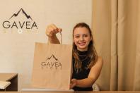 Curitiba, 07 de março de 2023 - Nathalia e sua mãe,  da Gávea Store, são empreendedoras e receberam crédito da Fomento Paraná para alavancar a loja de roupas femininas.