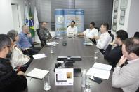 Reunião na sede da Fomento Paraná, em Curitiba