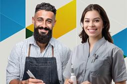 Microcrédito Fácil. Aimagem traz um hoem branco de cabelos escuros, com barba escura, espessa de camisa clara e avental escuro. Ao lado uma moça branca, de cabelos castanhos, com camisa cinza. Ambos estão sorrindo.