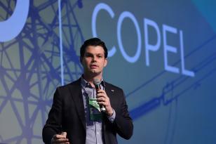 O programa abrange a eficientização energética da iluminação pública em municípios com até 10 mil pontos de iluminação, por meio de linhas de crédito do BRDE e Fomento Paraná,