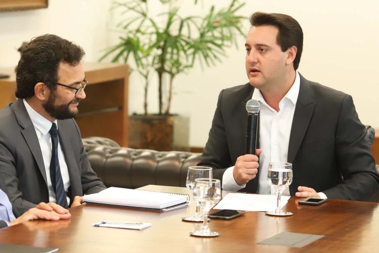 O governador Carlos Massa Ratinho Junior determinou uma redução nas taxas de juros e atualização nos critérios para financiamento aos municípiospor meio do SFM