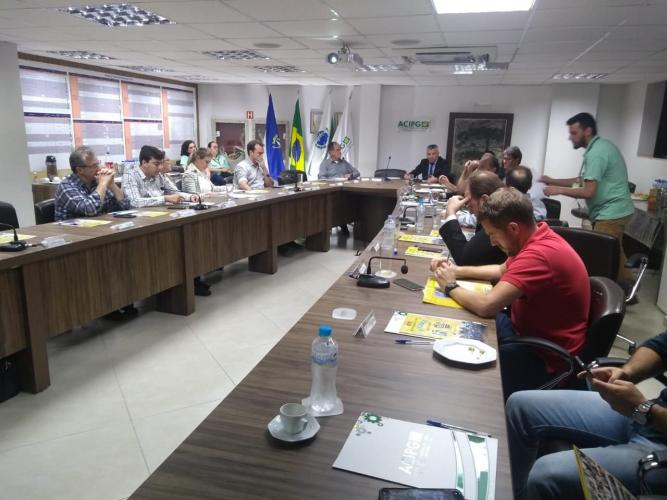 Fomento Paraná apresenta linhas de crédito na ACIPG