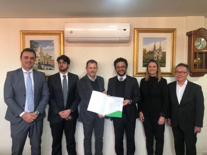 Assinatura de convênio entre Fomento Paraná e Junta Comercial