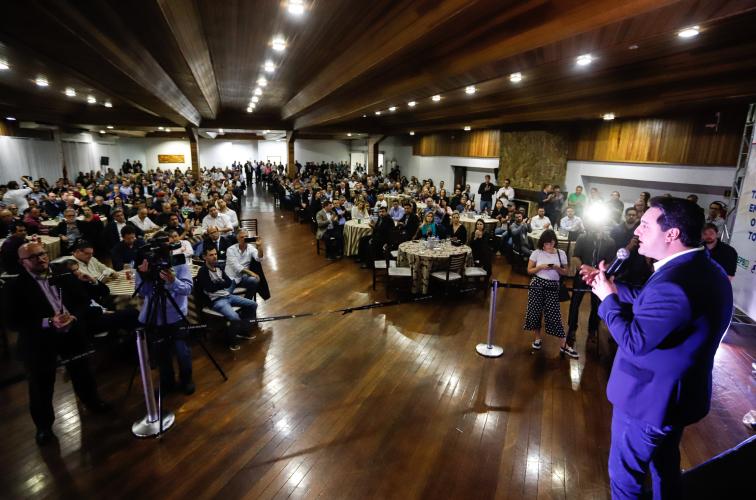 O governador Carlos Massa Ratinho Junior autorizou nesta quinta-feira (8), em Pato Branco, o repasse de R$ 20 milhões para a construção do novo prédio da prefeitura da cidade.