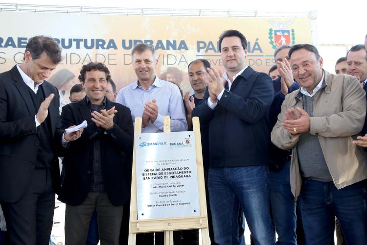 Governador entrega sistema de esgoto e autoriza asfalto em Piraquara