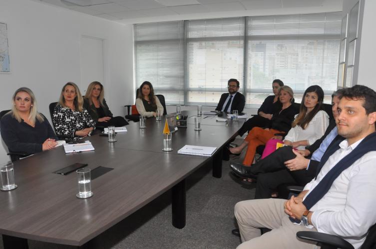 Madrinhas do Banco da Mulher Paranaense visitam a Fomento Paraná