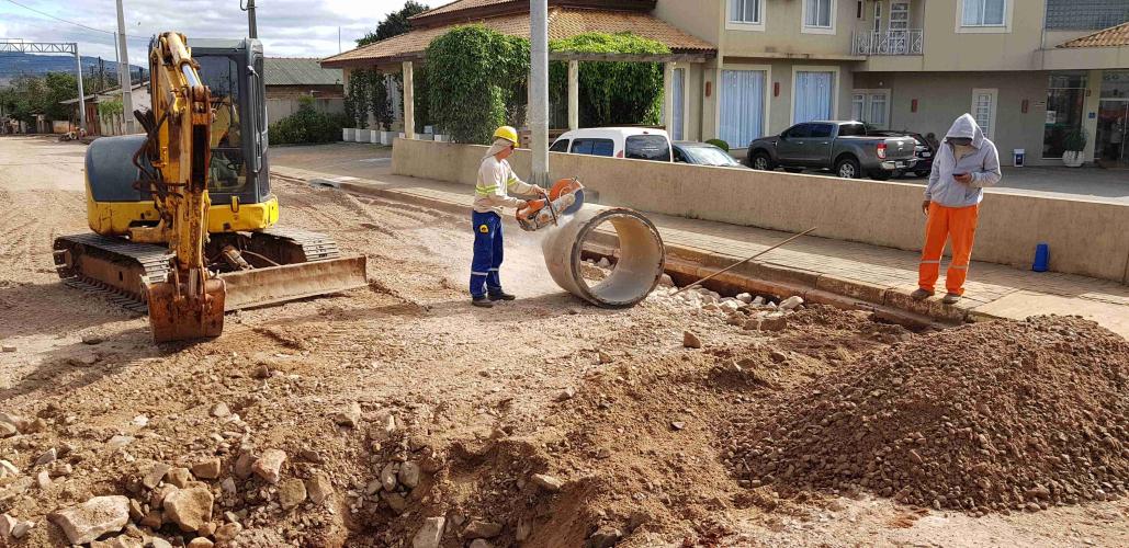 Pavimentação de via urbana em Tibagi.