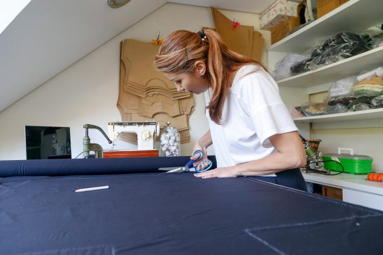 Crédito destinado a micro, pequenas e médias empresas, além de empresários individuais que tenham mais de 24 meses de receita operacional, visando a manutenção ou a geração de empregos