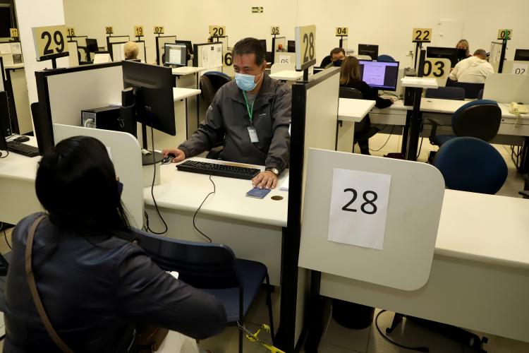 Atendimento na Agência do Trabalhador de Curitiba.