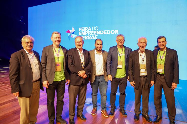 O Governo do Estado e a Prefeitura de Curitiba aproveitaram o grande público presente na Feira do Empreendedor do Sebrae 2025 para anunciar uma nova parceria que vai ampliar o acesso ao crédito para pequenos negócios na Capital.