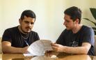 Microcrédito ganha força na Agência do Trabalhador da Cultura; atendimentos quase triplicaram - Na foto, assinatura Microcrédito produtor Bruno Lima e Phablo Bozza da ATCF 