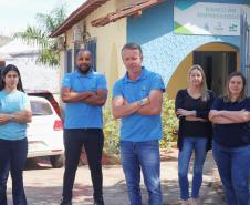O agente de crédito Volnei Lampert, ao centro, com a equipe do banco do Empreendedor de Foz do Iguaçu.