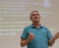 Encontro Regional de Agentes em Ponta Grossa. Moacir Cardoso, coordenador de Atendimento ao Cliente da Fomento Paraná.