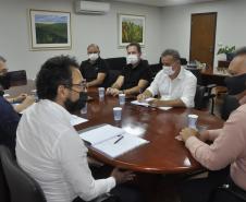 Em UBIRATÃ, reunião com o prefeito Fábio Dalecio, o secretário de Desenvolvimento Laércio França, e o presidente da Associação Comercial de Ubiratã, Fabio Teifke.