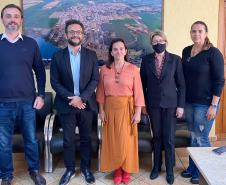  reunião com a prefeita Exilaine Gaspar, em São Sebastião da Amoreira, com presença da agente de crédito Lucilene Silva