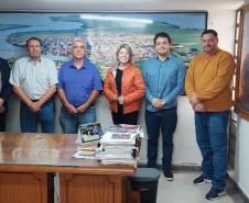 Em Alvorada do Sul, o encontro foi com o vice-prefeito, Luiz Garcia, o secretário geral, José Luiz Voltarelli e o agende de crédito Rogerio Azevedo. 