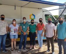 Equipe da Caravana de Crédito Fomento Turismo em Santa Helena, em 2021, com agente de crédito, clientes e nosso assistene Reginaldo Freitas.