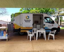 Van da Fomento Paraná preparada para atender empreendedores em Guaíra durante a caravana de Crédito Fomento Turismo, em 2022.