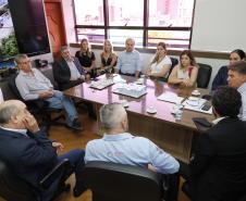 Heraldo Neves, diretor-presidente, e os diretores de Operações do Setor Público, Mounir Chaowiche, e de Operações do Setor Privado, Renato Maçaneiro, em reunião com equipe do prefeito Leonaldo Paranhos, em Cascavel. Heraldo Neves, diretor-presidente, e os diretores de Operações do Setor Público, Mounir Chaowiche, e de Operações do Setor Privado, Renato Maçaneiro, em reunião com equipe do prefeito Leonaldo Paranhos, em Cascavel. Heraldo Neves, diretor-presidente, e os diretores de Operações do Setor Público,