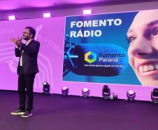 O diretor-presidente da Fomento Paraná, Heraldo Neves, e o gerente de Mercado, Luciano Martins, detalharam as novas condições para financiamento de emissoras de rádio no 26º Congresso Paranaense de Rádio e TV, em Foz do Iguaçu.