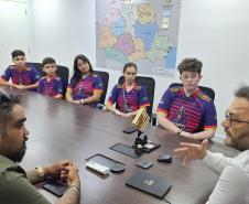 Fomento Paraná recebe equipe de estudantes que participaram de torneio internacional de robótica