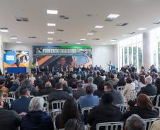 Governo do Paraná abre linha de crédito com juros subsidiados para taxistas renovarem frota