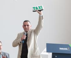 O governador Carlos Massa Ratinho Junior anuncia nesta terça-feira (30) que o Governo do Estado está abrindo, por intermédio da Fomento Paraná, uma linha de crédito para financiar a renovação da frota de veículos usados para táxi nos municípios paranaenses, atendendo à demanda das entidades que representam a categoria.