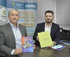 Jorge Callado, do Ipartes, e Vinícius Rocha, da Fomento Paraná, na apresentação do relatório de impactos socioeconômicos ddo crédito da Fomento no PIB estadual