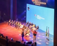 O vice-governador Darci Piana anunciou nesta quinta-feira (11), durante a abertura da Feira do Empreendedor Sebrae 2025, em Curitiba, a unificação e redução das taxas de juros para linhas de microcrédito e capital de giro disponibilizados pela Fomento Paraná para pequenas empresas.