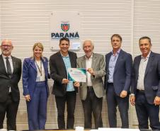 Camila Scucato, superintendente executiva do Paranacidade, o vice-governador Darci Piana e o diretor-presidente da Fomento Paraná, Claudio Stabile, na apresentação do novo índice que reconhece cidades do Paraná com melhor desempenho em projetos financiados pelo SFM