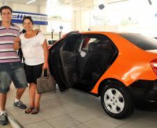 Marcio Tadeu Zen e a esposa Alexandra Dias Batista, proprietários do veículo.