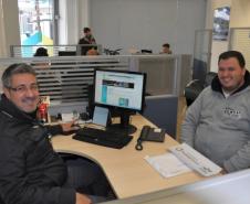 Maickon Atanazio de França, de 30 anos, morador de Paranaguá, é o primeiro taxista a contratar a a linha de crédito Banco do Empreendedor Taxistas no município. 