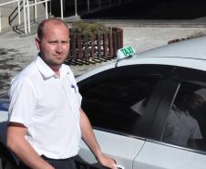Quase um ano após a primeira liberação, a linha de crédito Banco do Empreendedor – Taxista já ultrapassou a marca de R$ 8 milhões em financiamentos. São cerca de 250 contratos operacionalizados pela Fomento Paraná, instituição financeira de desenvolvimento do Governo do Estado. 