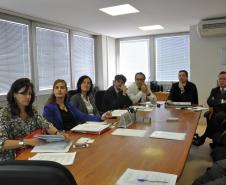 TÉCNICOS DA AFD AVALIAM PROJETOS DO ESTADO PARA APOIAR TRATAMENTO DE RESÍDUOS SÓLIDOS NOS MUNICÍPIOS. David Fardel, Clémentine Dardy e Laure Schalchli, da Agência Francesa de Desenvolvimento, foram recebidos na Fomento Paraná pelo presidente da instituição, Juraci Barbosa, e membros da diretoria, e pelo presidente do Instituto das Águas, Márcio Nunes.