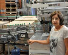 O calor quase insuportável para a maioria dos paranaenses neste período de verão está fazendo a alegria de uma pequena empresa familiar instalada no litoral paranaense. 