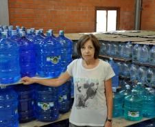 O calor quase insuportável para a maioria dos paranaenses neste período de verão está fazendo a alegria de uma pequena empresa familiar instalada no litoral paranaense. 