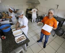 Morador de Cornélio Procópio usou financiamento da Fomento Paraná para iniciar empresa para entregar marmitas, que criou quatro empregos. Agora o empreendedor pensa em abrir um restaurante