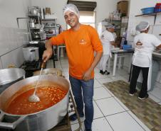 Morador de Cornélio Procópio usou financiamento da Fomento Paraná para iniciar empresa para entregar marmitas, que criou quatro empregos. Agora o empreendedor pensa em abrir um restaurante